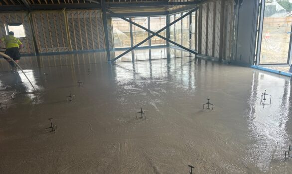 1,1000m2 FAST FLOOR LIQUID SCREED C25 with baseTherm low lambda | bistro and leisure facility